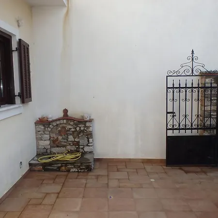 Lalio İskados