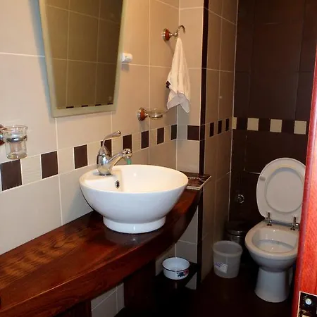 Lalio İskados